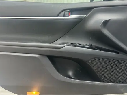Toyota Camry 2018 года за 9 506 400 тг. в Астана – фото 15