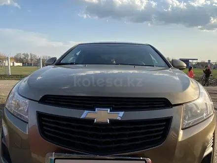 Chevrolet Cruze 2013 года за 3 700 000 тг. в Уральск – фото 2
