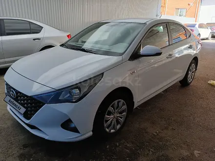 Hyundai Accent 2023 года за 5 796 875 тг. в Актобе