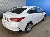 Hyundai Accent 2023 года за 5 796 875 тг. в Актобе – фото 4