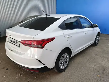 Hyundai Accent 2023 года за 5 796 875 тг. в Актобе – фото 4