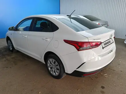Hyundai Accent 2023 года за 5 796 875 тг. в Актобе – фото 6