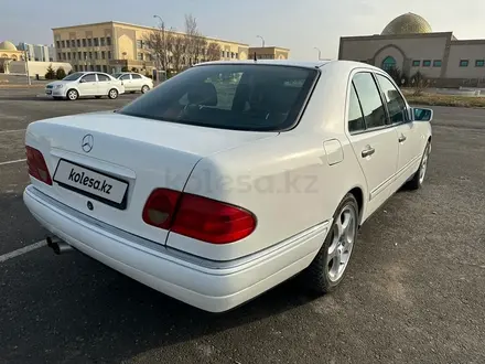 Mercedes-Benz E 320 1997 года за 3 500 000 тг. в Туркестан – фото 5