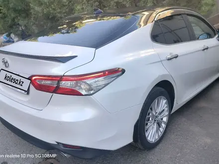 Toyota Camry 2019 года за 14 500 000 тг. в Алматы – фото 2