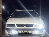 Volkswagen Passat 1994 годаүшін1 400 000 тг. в Сатпаев