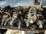 Шатун с поршнем 1MZ 3MZ RX300 2MZ 2AZ VQ20 VQ25 за 10 000 тг. в Семей