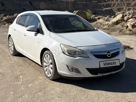Opel Astra, 2011
