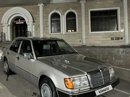 Mercedes-Benz E 230 1991 года за 2 700 000 тг. в Тараз – фото 2
