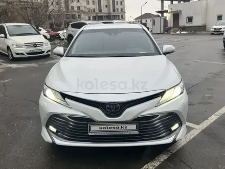 Toyota Camry 2021 года за 17 700 000 тг. в Алматы