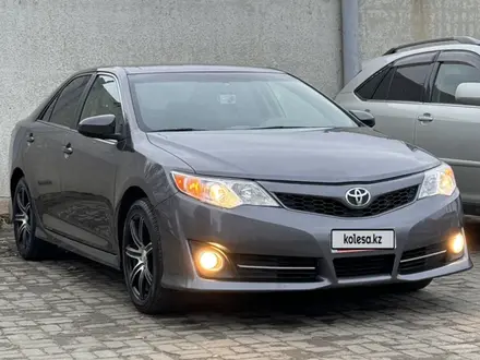 Toyota Camry 2014 года за 5 900 000 тг. в Актобе – фото 2