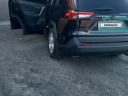 Toyota RAV4 2021 года за 15 500 000 тг. в Актау – фото 2