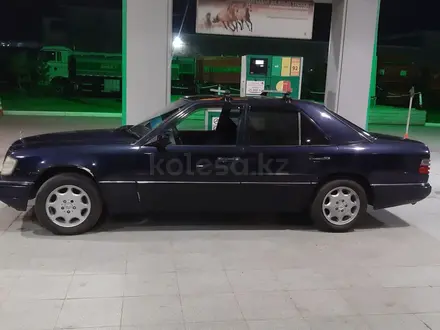 Mercedes-Benz E 220 1995 года за 1 800 000 тг. в Астана – фото 4