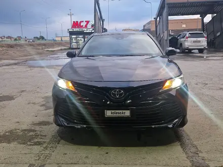 Toyota Camry 2020 года за 8 600 000 тг. в Атырау