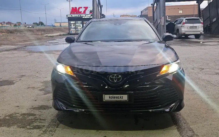 Toyota Camry 2020 года за 8 600 000 тг. в Атырау