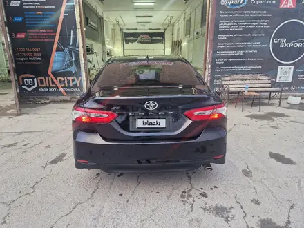 Toyota Camry 2020 года за 8 600 000 тг. в Атырау – фото 4