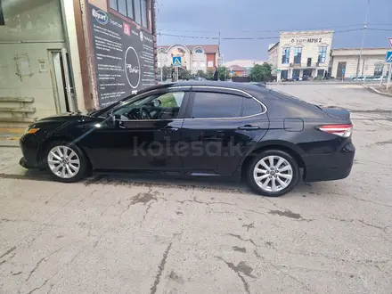 Toyota Camry 2020 года за 8 600 000 тг. в Атырау – фото 3