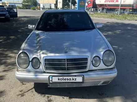 Mercedes-Benz E 200 1997 года за 2 300 000 тг. в Павлодар – фото 8