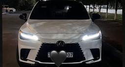 Lexus RX 500h 2023 года за 20 000 000 тг. в Уральск