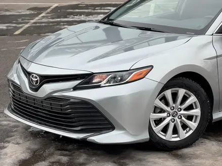 Toyota Camry 2017 года за 9 800 000 тг. в Шымкент – фото 2