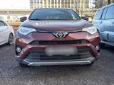 Toyota RAV4 2019 года за 12 800 000 тг. в Астана