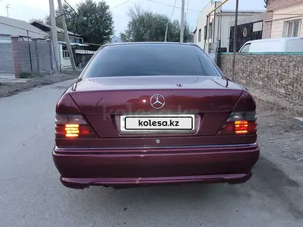 Mercedes-Benz E 200 1994 года за 1 500 000 тг. в Шымкент – фото 4