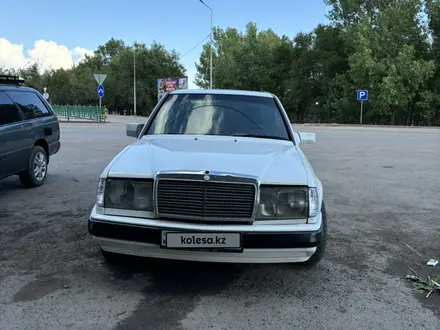 Mercedes-Benz E 230 1988 года за 1 200 000 тг. в Алматы