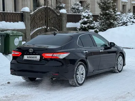 Toyota Camry 2019 года за 13 800 000 тг. в Алматы – фото 14