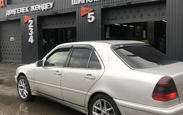 Mercedes-Benz C 240 1998 годаfor2 900 000 тг. в Астана