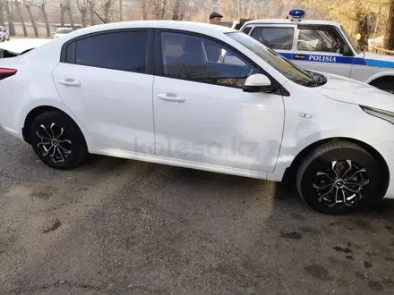 Kia Rio 2018 года за 8 500 000 тг. в Усть-Каменогорск – фото 4