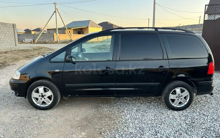 Volkswagen Sharan 2001 годаfor2 800 000 тг. в Шымкент