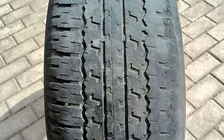 ОДНА шина 265/65 R17 — "Bridgestone Dueler A/T" (Тайланд), летняя за 10 000 тг. в Астана