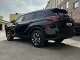 Toyota Highlander 2023 года за 29 000 000 тг. в Караганда