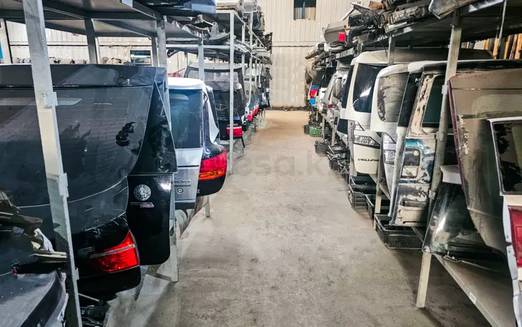 Крышка от багажника (задний капот, пятый дверь) на БМВ за 2 025 тг. в Петропавловск