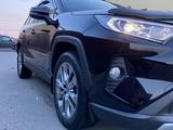 Toyota RAV4 2021 года за 17 800 000 тг. в Алматы – фото 2