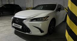 Lexus ES 250 2023 года за 27 500 000 тг. в Алматы