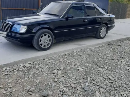 Mercedes-Benz E 220 1993 года за 1 700 000 тг. в Абай (Келесский р-н) – фото 5