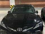 Toyota Camry 2023 года за 15 800 000 тг. в Астана – фото 2
