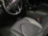 Toyota Camry 2023 года за 15 800 000 тг. в Астана – фото 5