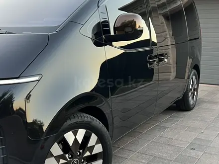 Hyundai Staria 2022 года за 24 900 000 тг. в Алматы – фото 12