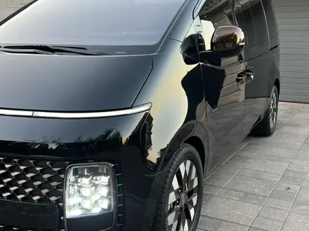 Hyundai Staria 2022 года за 24 900 000 тг. в Алматы – фото 14