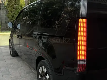 Hyundai Staria 2022 года за 24 900 000 тг. в Алматы – фото 16