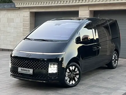 Hyundai Staria 2022 года за 24 900 000 тг. в Алматы