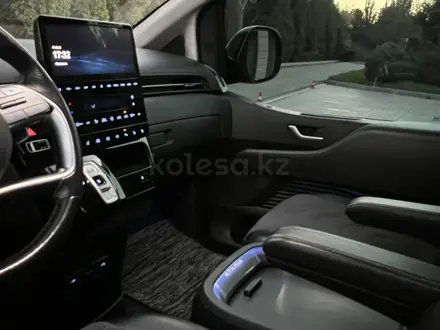 Hyundai Staria 2022 года за 24 900 000 тг. в Алматы – фото 23