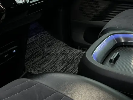 Hyundai Staria 2022 года за 24 900 000 тг. в Алматы – фото 26