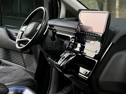 Hyundai Staria 2022 года за 24 900 000 тг. в Алматы – фото 28