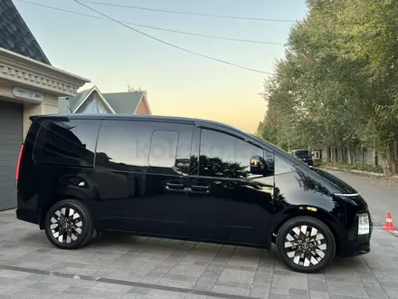 Hyundai Staria 2022 года за 24 900 000 тг. в Алматы – фото 8