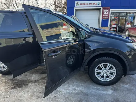 Toyota RAV4 2015 года за 11 200 000 тг. в Караганда – фото 3