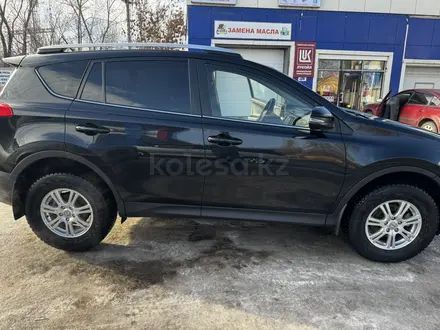 Toyota RAV4 2015 года за 11 200 000 тг. в Караганда