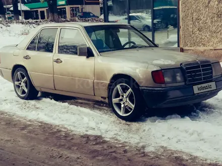 Mercedes-Benz E 230 1990 года за 1 500 000 тг. в Алматы