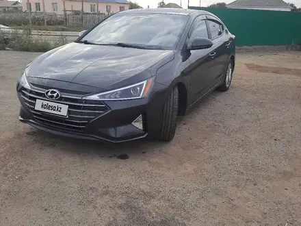 Hyundai Elantra 2019 года за 6 000 000 тг. в Актобе – фото 4